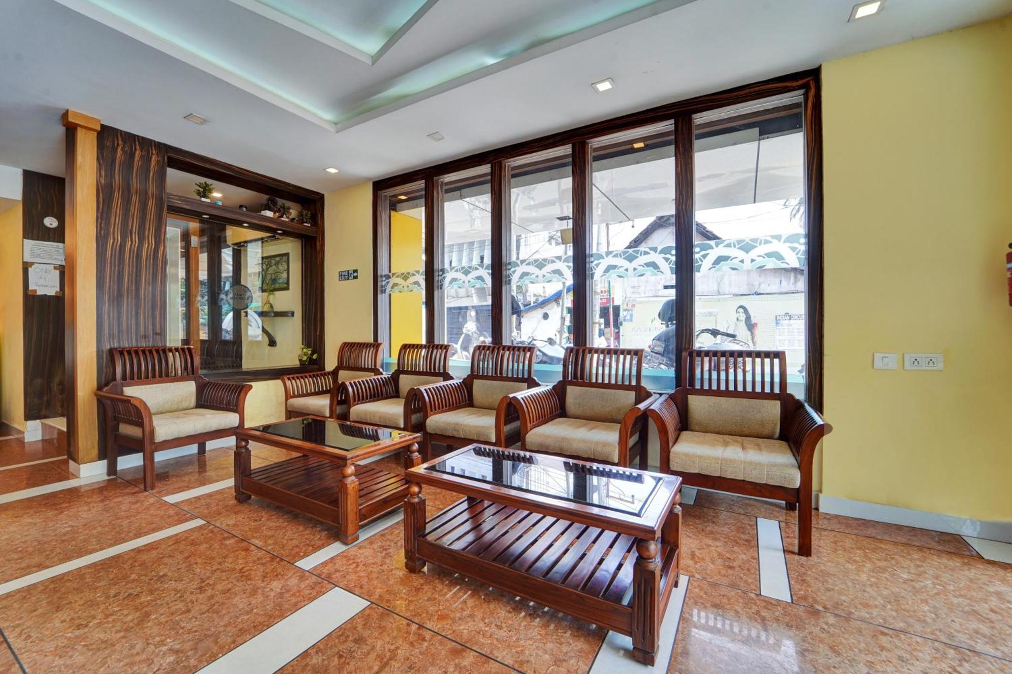 Super Townhouse Ernakulam North Hotel Kochi Kültér fotó