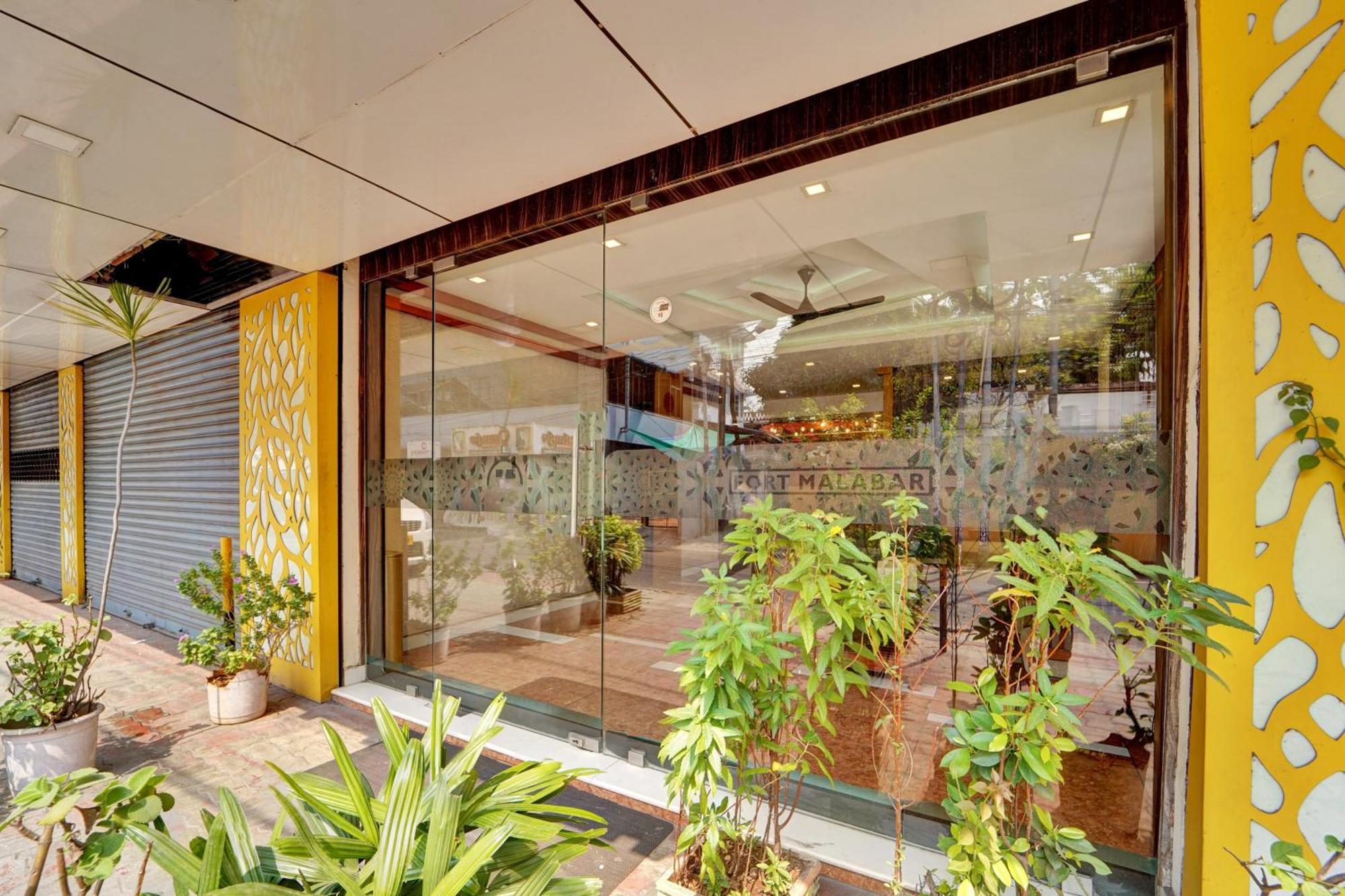 Super Townhouse Ernakulam North Hotel Kochi Kültér fotó