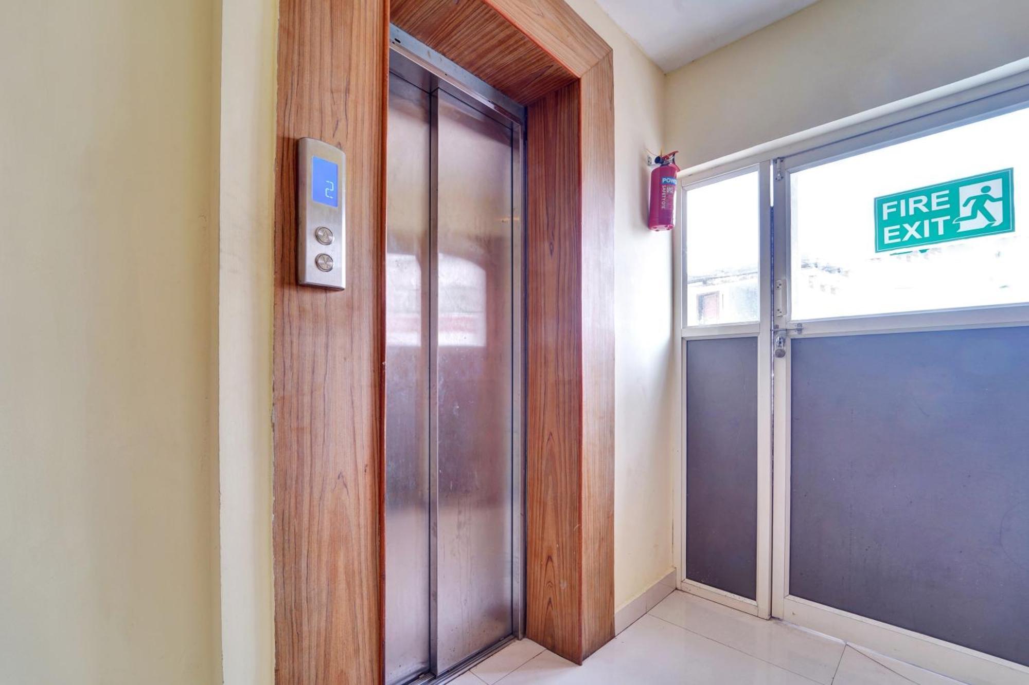 Super Townhouse Ernakulam North Hotel Kochi Kültér fotó
